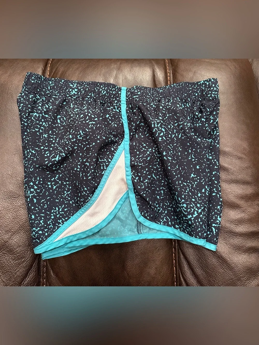 Xersion Women's Running Shorts Size Medium - Picture 3 of 5